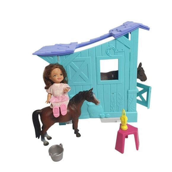 Vintage Barbie Kelly Horse Stable Playset With Dolls & Accessories 1994 - Picture 2 of 5